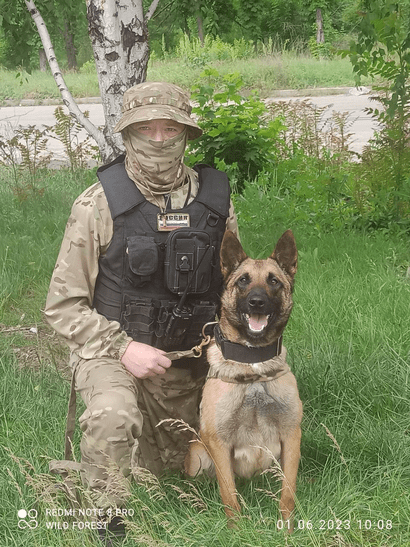 Кинологи с служебной собакой Регул Групп