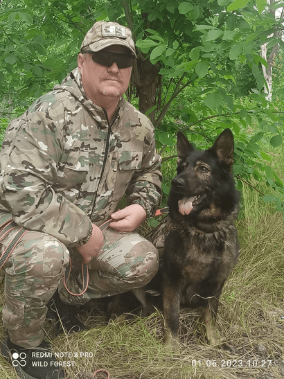 Кинолог с собакой в зоне СВО